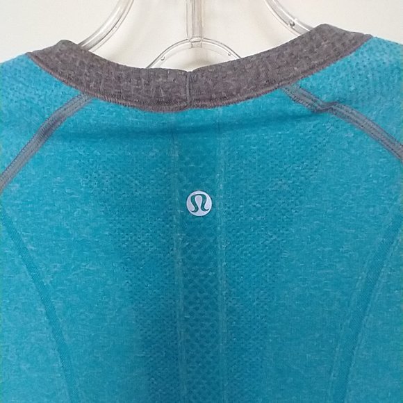 Women's Size 4 Lululemon Athletica: running and training short sleeve shirt - Picture 7 of 10